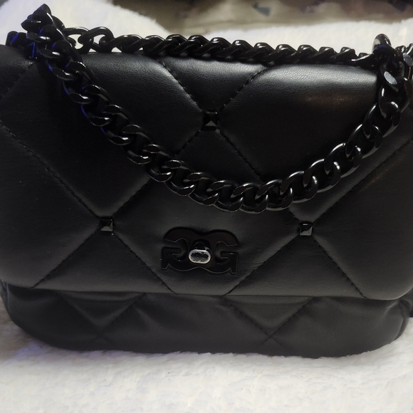 GG Collection Handbags - Black Quilted Shoulder Bag with Chain Strap